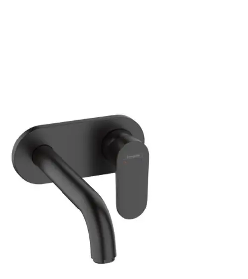 Ein schwarzer Waschtischmischer mit einem langen Auslauf und einem Bedienhebel. Die Markierung für heißes und kaltes Wasser ist farblich gekennzeichnet. Produkt von Hansgrohe.